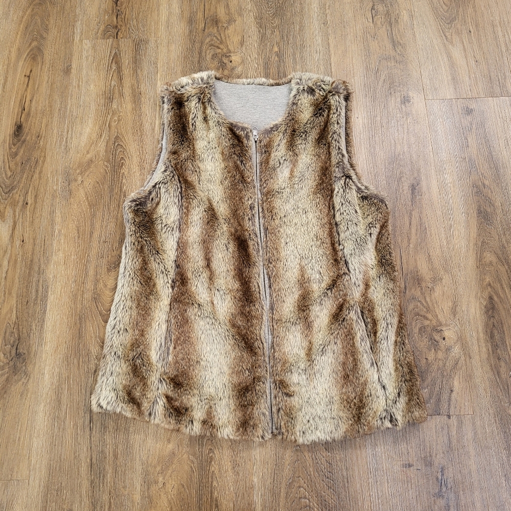 Express Women’s Faux  Fur Reversible Vest Size medium Brown Cozy Jacket Zip